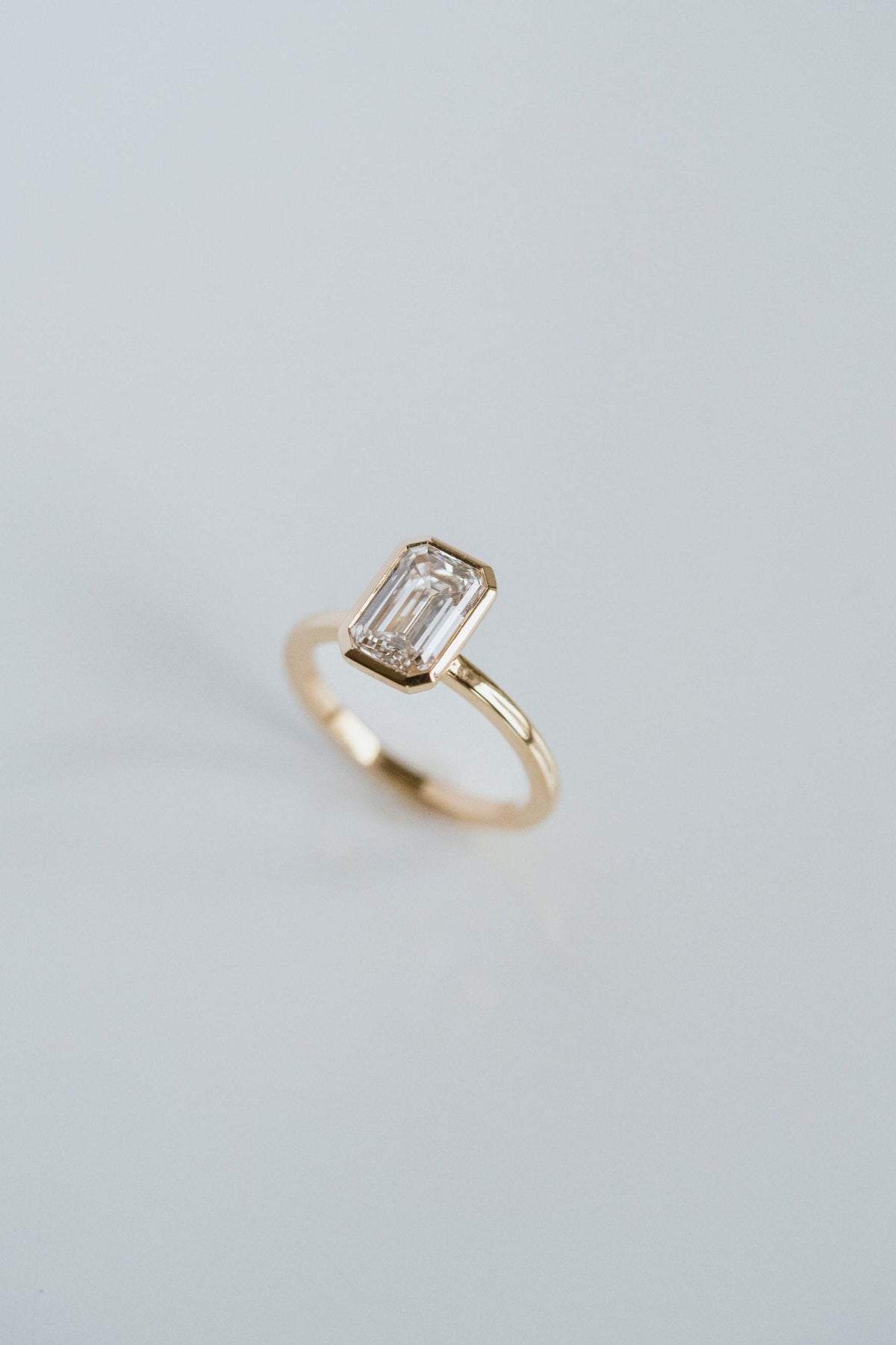 3.0 CT Elongated Cushion Solitaire Lab Grown Diamond Engagement Ringt