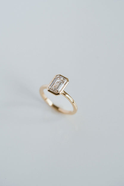 3.0 CT Elongated Cushion Solitaire Lab Grown Diamond Engagement Ringt