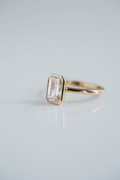 3.0 CT Elongated Cushion Solitaire Lab Grown Diamond Engagement Ringt