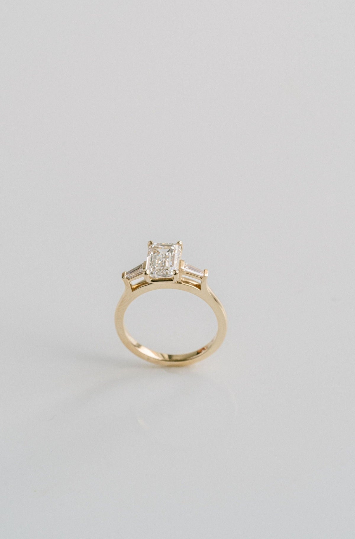 3.0 CT Elongated Cushion Solitaire Lab Grown Diamond Engagement Ringt