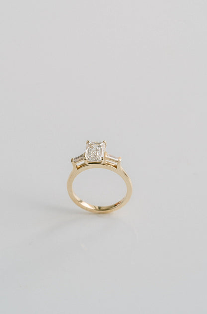 3.0 CT Elongated Cushion Solitaire Lab Grown Diamond Engagement Ringt
