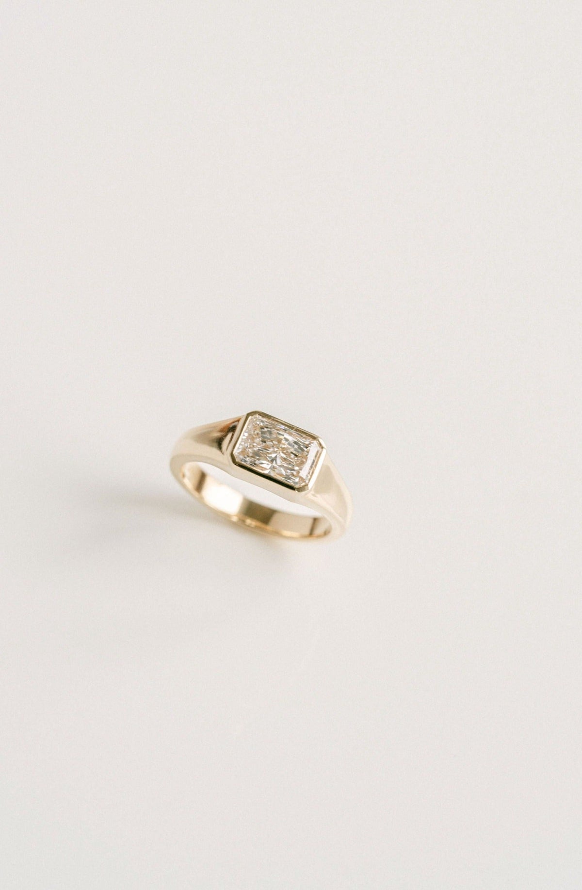 3.0 CT Elongated Cushion Solitaire Lab Grown Diamond Engagement Ringt