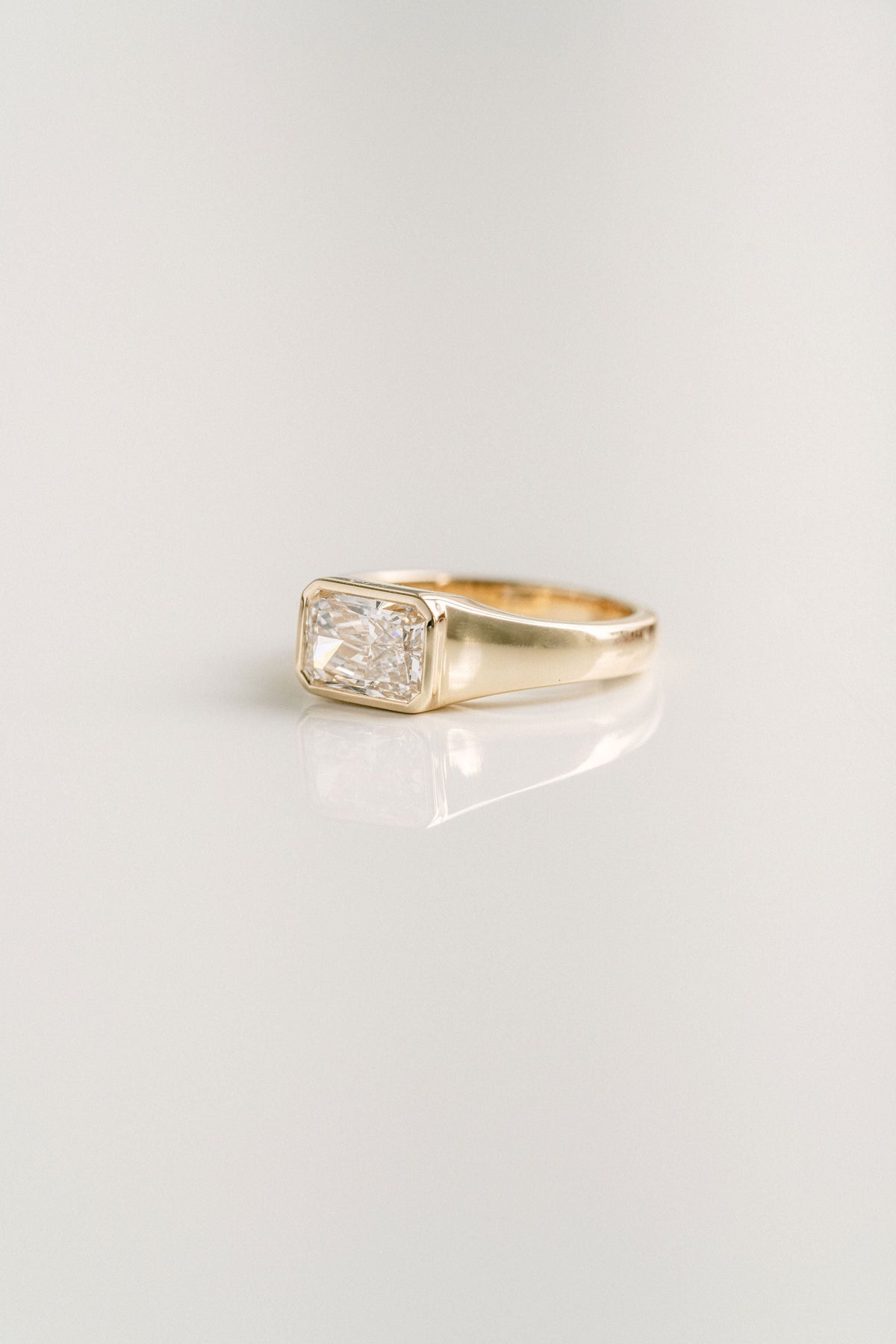 3.0 CT Elongated Cushion Solitaire Lab Grown Diamond Engagement Ringt