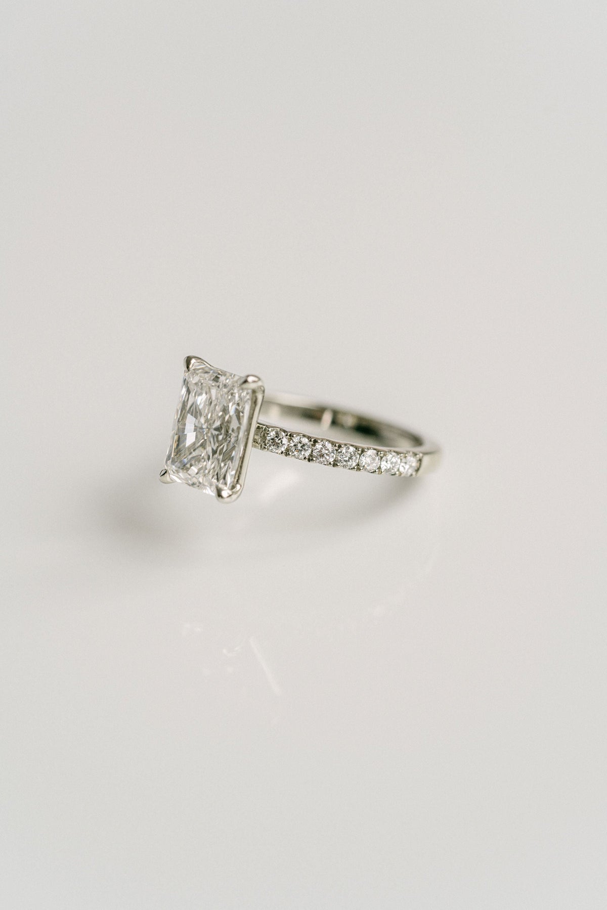 3.0 CT Elongated Cushion Solitaire Lab Grown Diamond Engagement Ringt