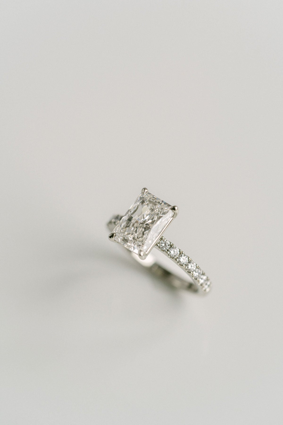 3.0 CT Elongated Cushion Solitaire Lab Grown Diamond Engagement Ringt