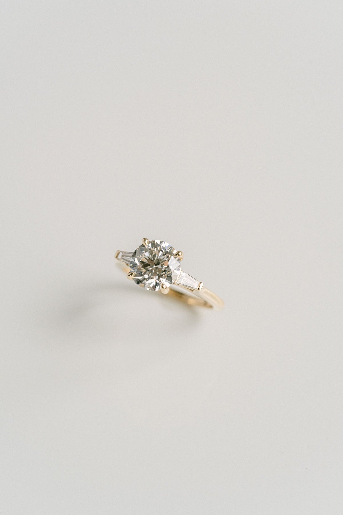 3.0 CT Elongated Cushion Solitaire Lab Grown Diamond Engagement Ringt