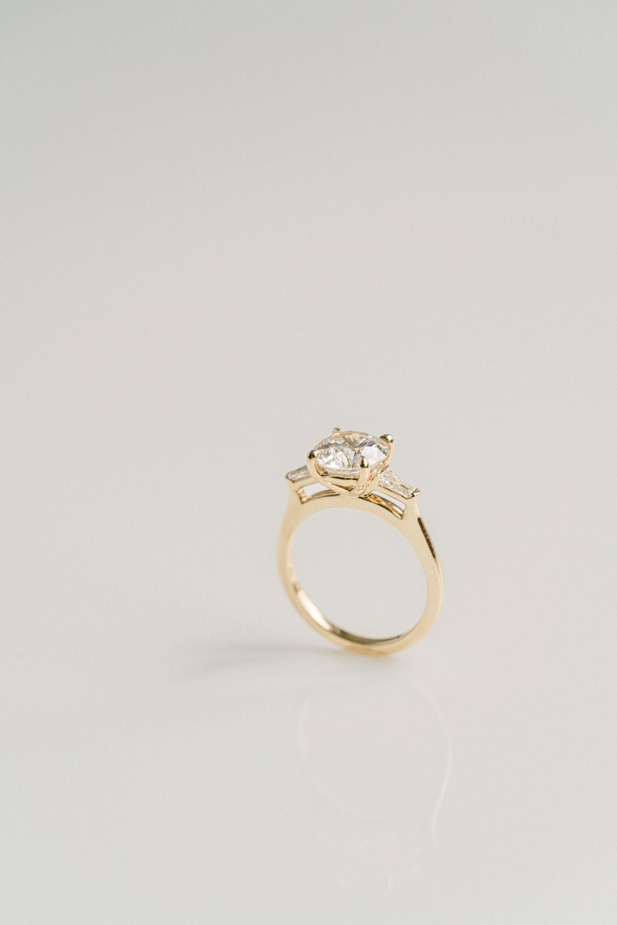 3.0 CT Elongated Cushion Solitaire Lab Grown Diamond Engagement Ringt