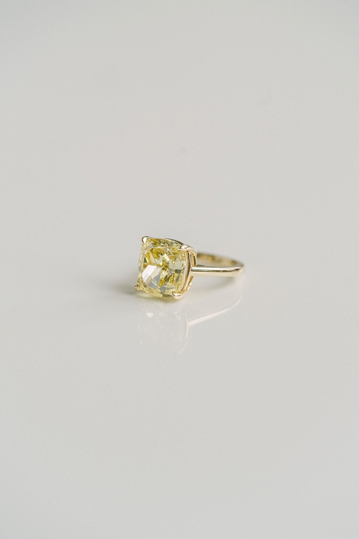 3.0 CT Elongated Cushion Solitaire Lab Grown Diamond Engagement Ringt