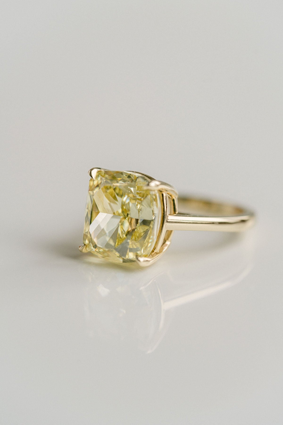 3.0 CT Elongated Cushion Solitaire Lab Grown Diamond Engagement Ringt