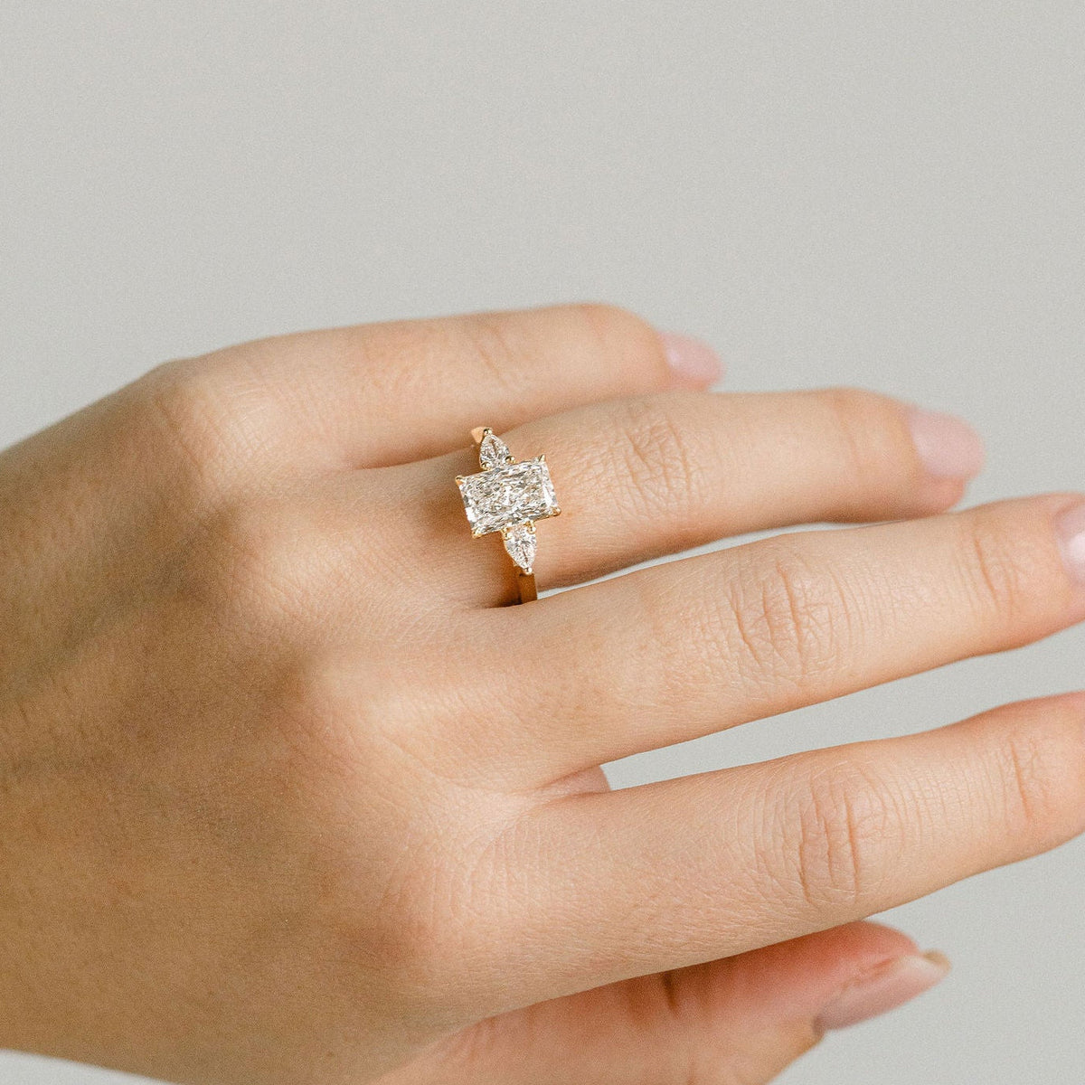 3.0 CT Elongated Cushion Solitaire Lab Grown Diamond Engagement Ringt
