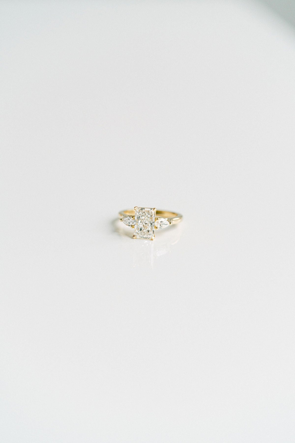 3.0 CT Elongated Cushion Solitaire Lab Grown Diamond Engagement Ringt