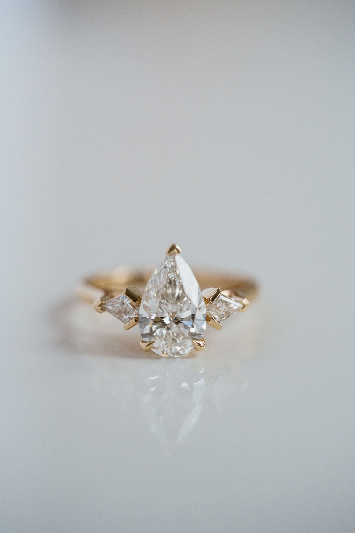 3.0 CT Elongated Cushion Solitaire Lab Grown Diamond Engagement Ringt