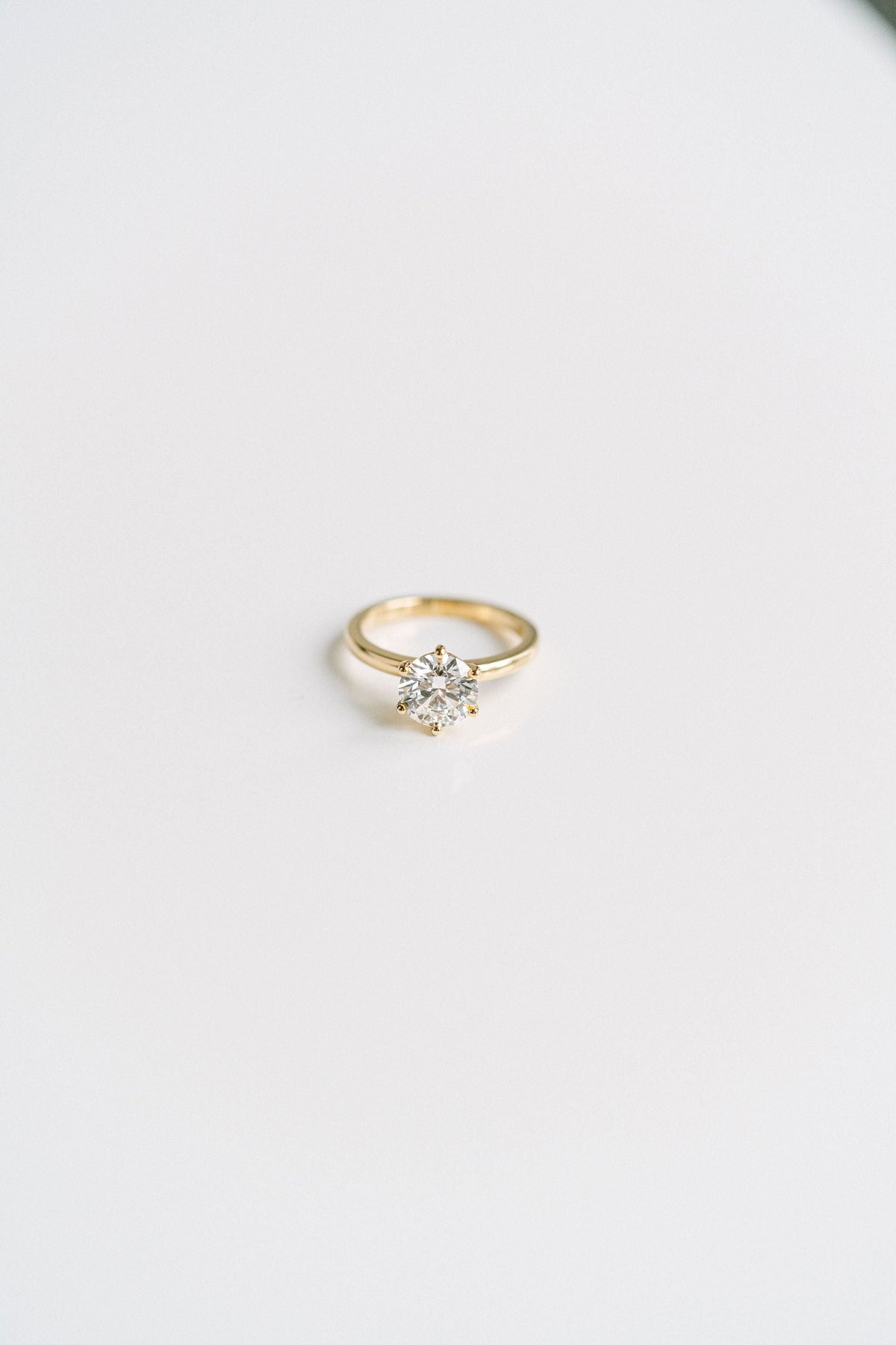 3.0 CT Elongated Cushion Solitaire Lab Grown Diamond Engagement Ringt