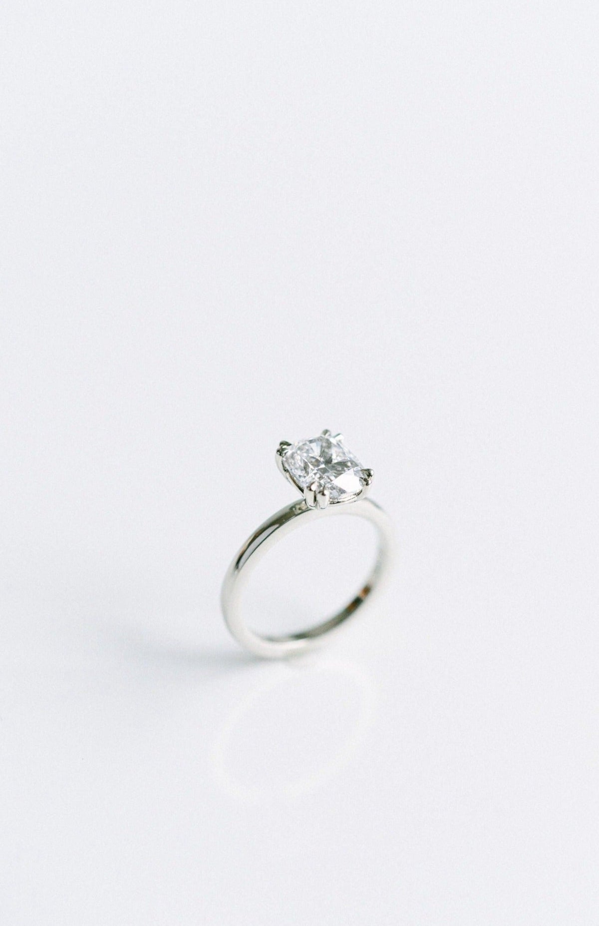 3.0 CT Elongated Cushion Solitaire Lab Grown Diamond Engagement Ringt