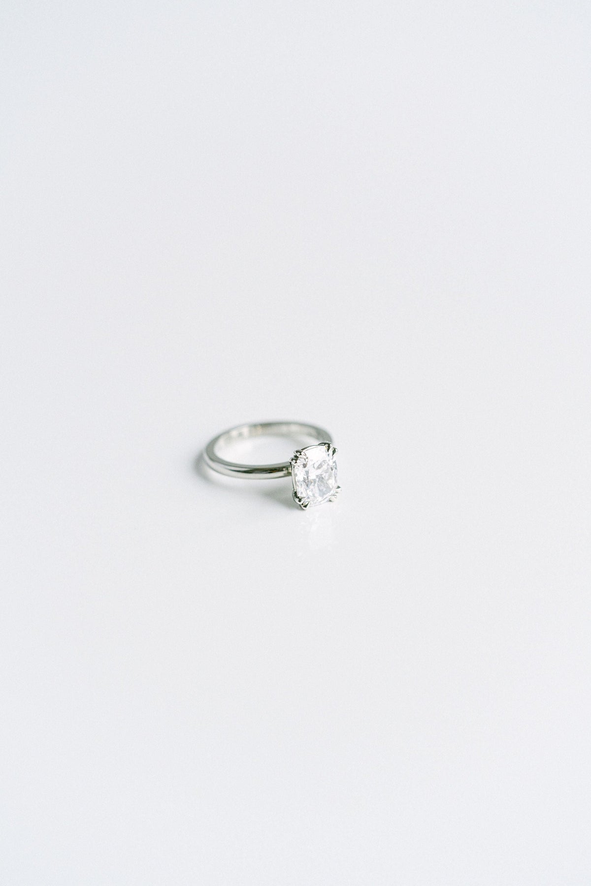 3.0 CT Elongated Cushion Solitaire Lab Grown Diamond Engagement Ringt