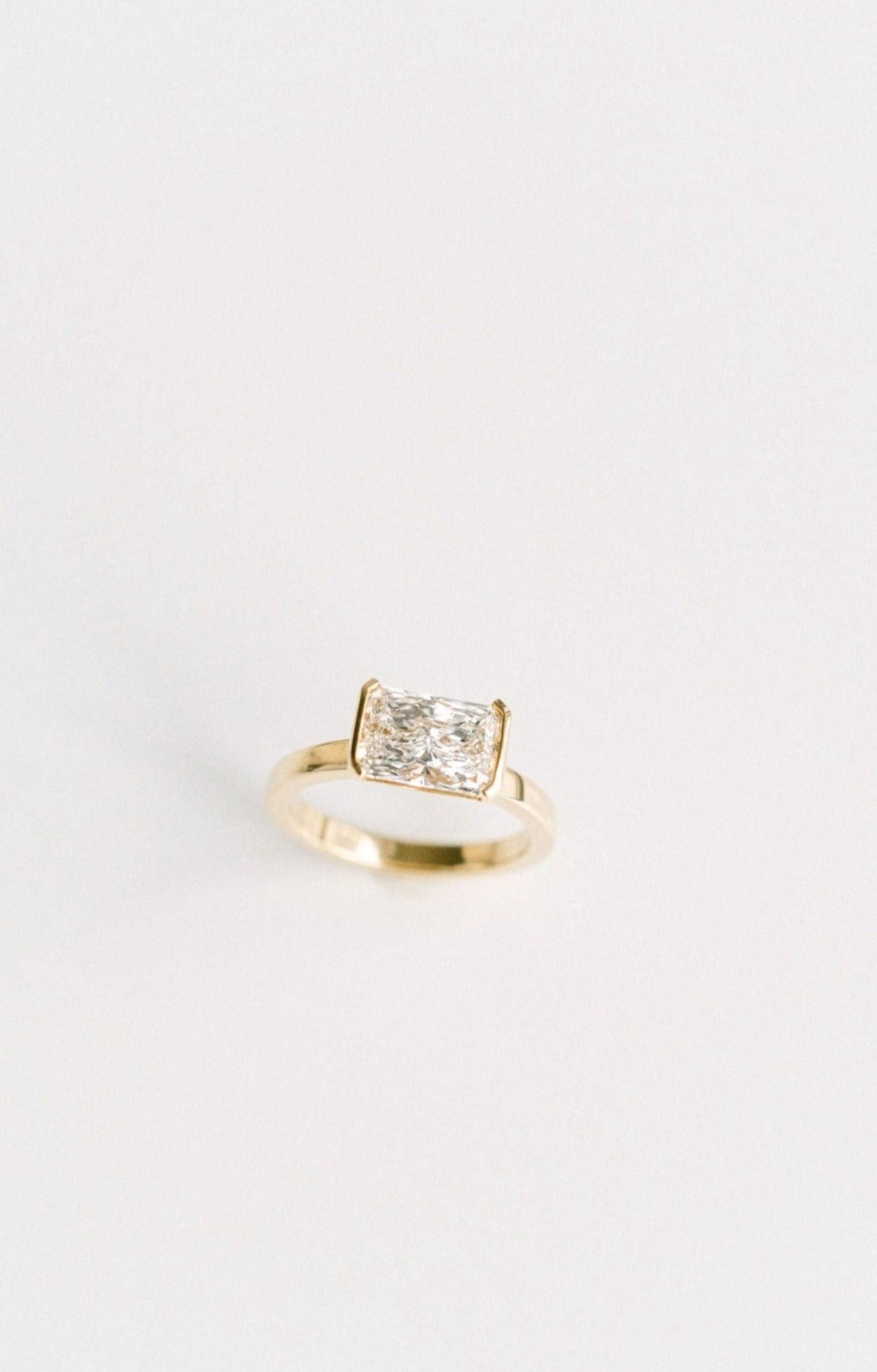 3.0 CT Elongated Cushion Solitaire Lab Grown Diamond Engagement Ringt
