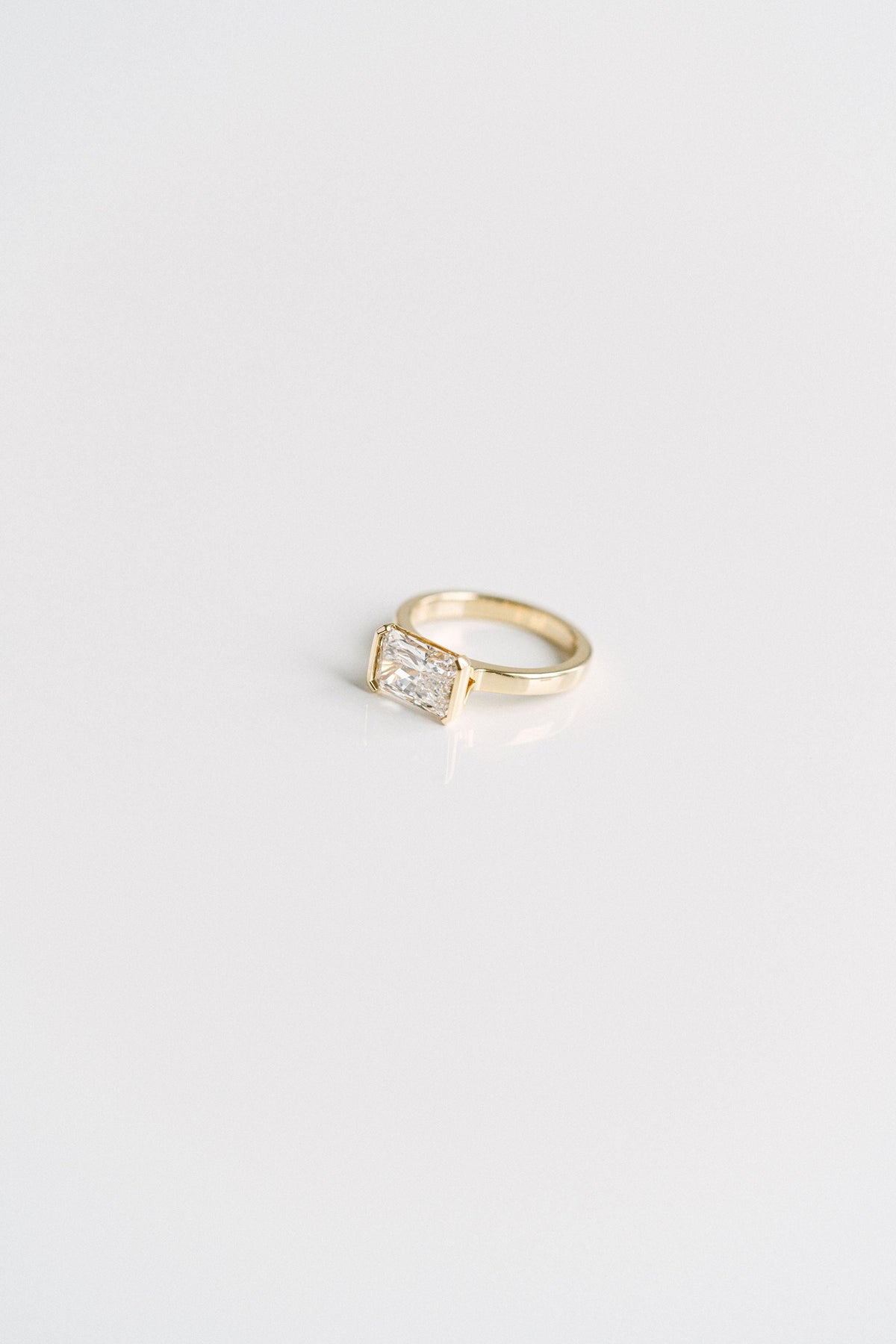 3.0 CT Elongated Cushion Solitaire Lab Grown Diamond Engagement Ringt