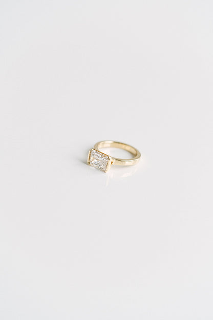 3.0 CT Elongated Cushion Solitaire Lab Grown Diamond Engagement Ringt