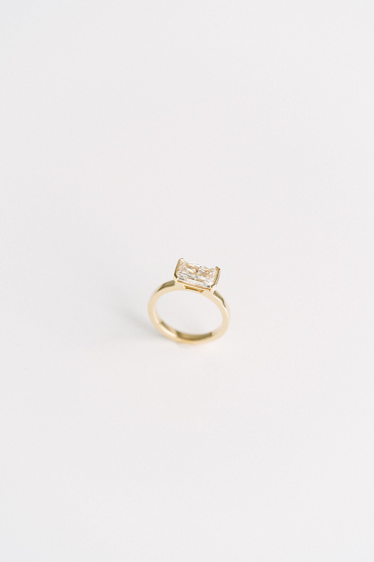 3.0 CT Elongated Cushion Solitaire Lab Grown Diamond Engagement Ringt