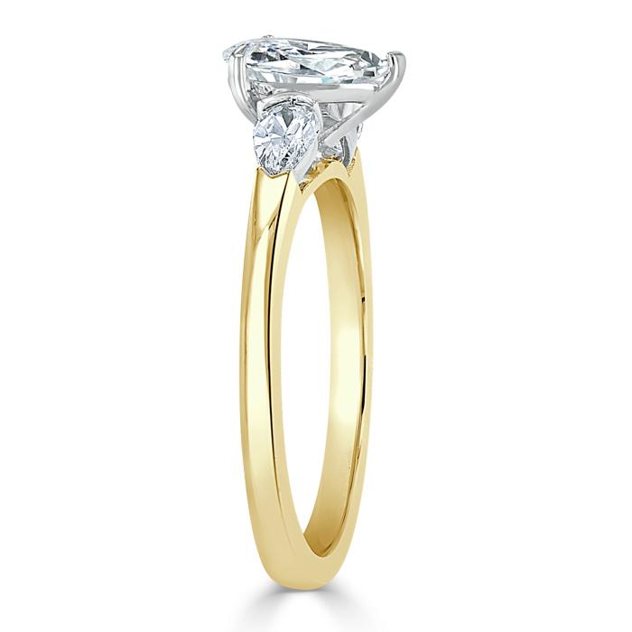 1.0 CT Pear Cut Moissanite Three Stone Engagement Ring