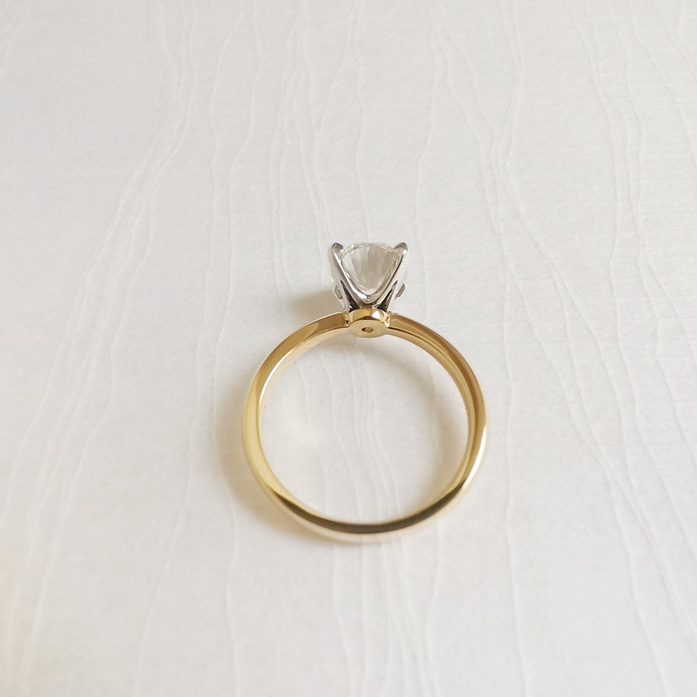 2.0 CT Oval Shaped Moissanite Solitaire Engagement Ring