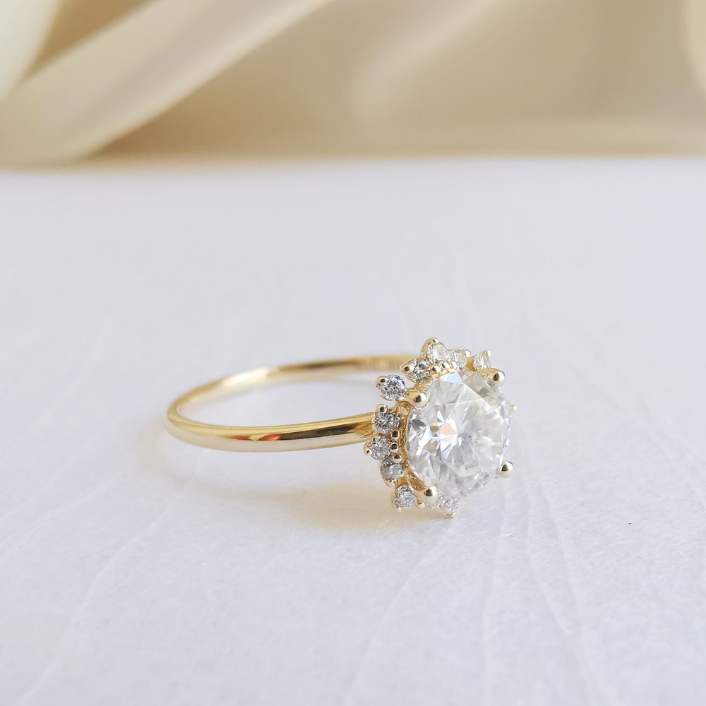 0.80 CT Round Shaped Cluster Halo Engagement Ring