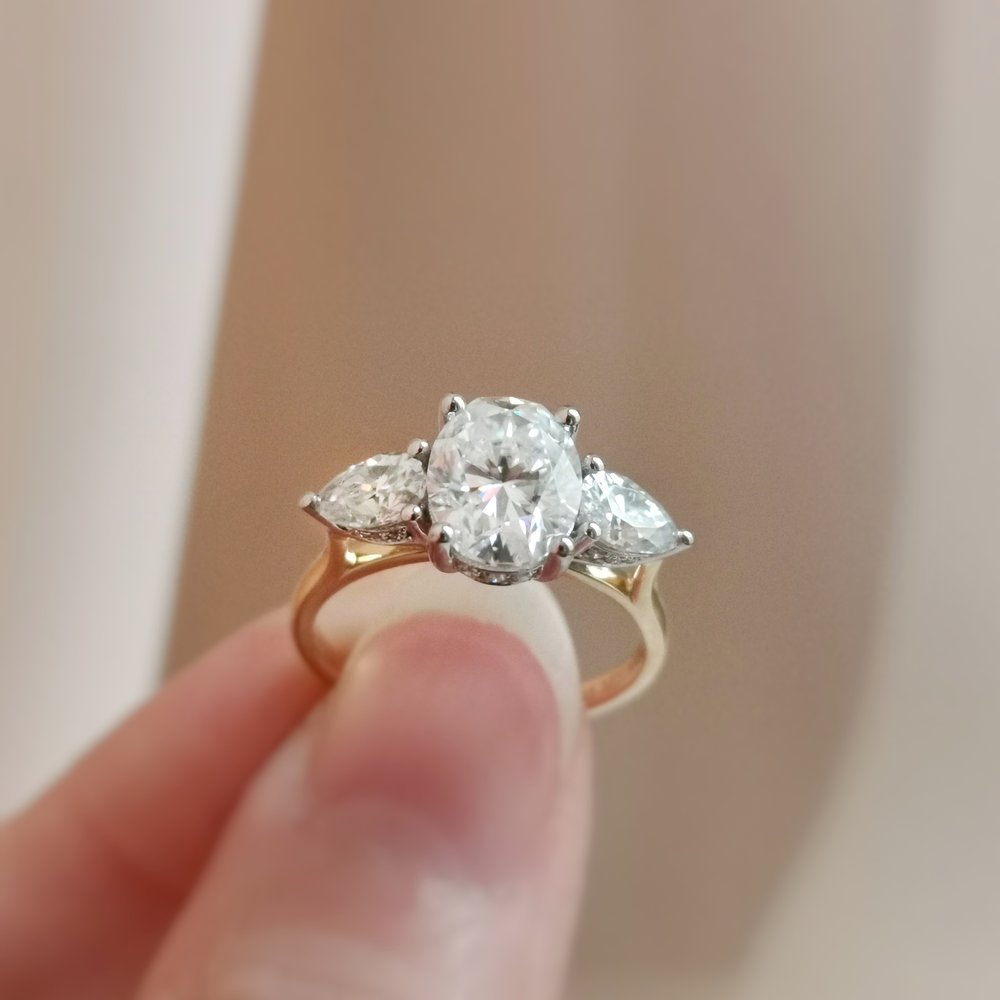 2.0 CT Oval Shaped Moissanite Three Stone Engagement Ring