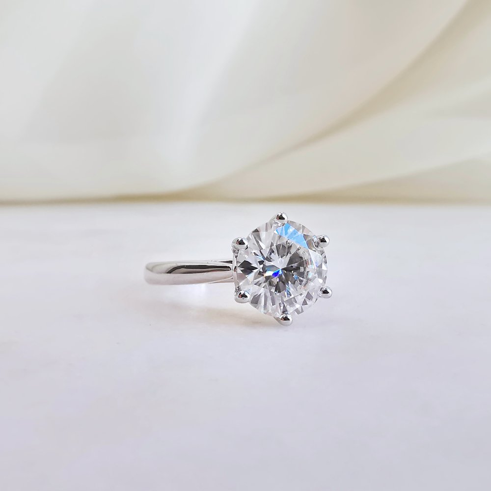 2.50 CT Round Shaped Moissanite Solitaire Engagement Ring