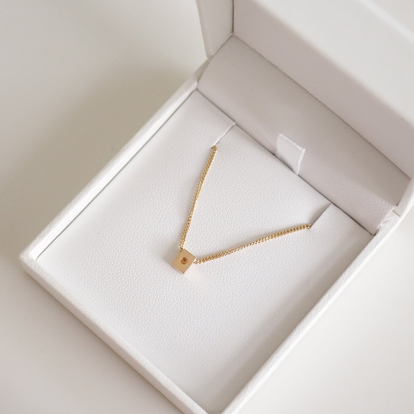 0.01 CT Round Moissanite Archetype Necklace