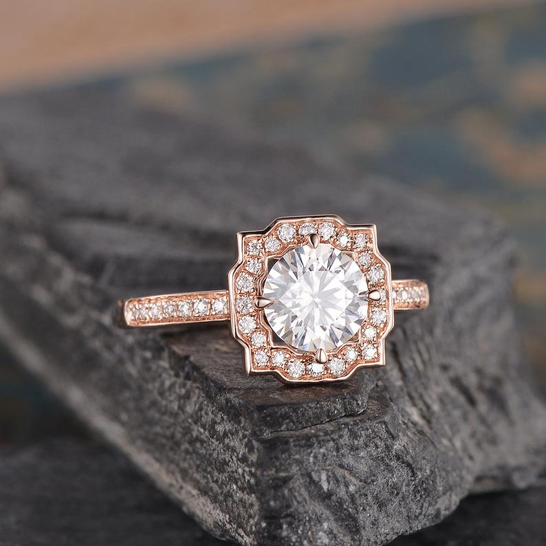 1.0 CT Round Cut Vintage Halo Moissanite Engagement Ring