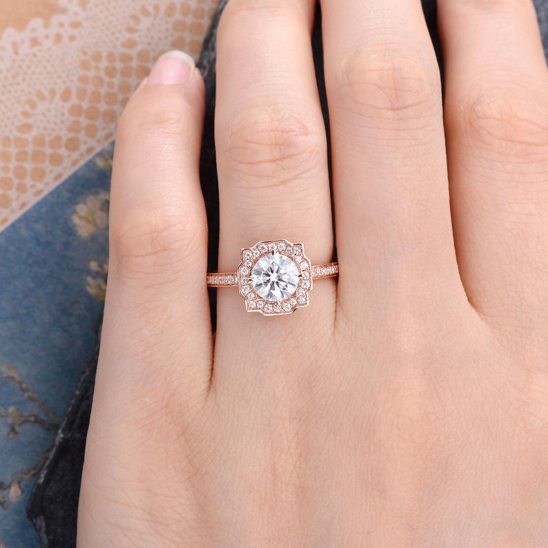 1.0 CT Round Cut Vintage Halo Moissanite Engagement Ring