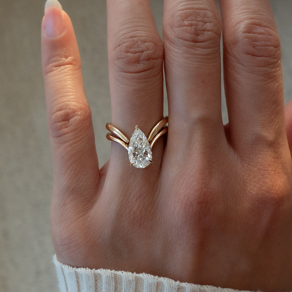2.5 CT Pear Lab Grown Diamond Bridal Set