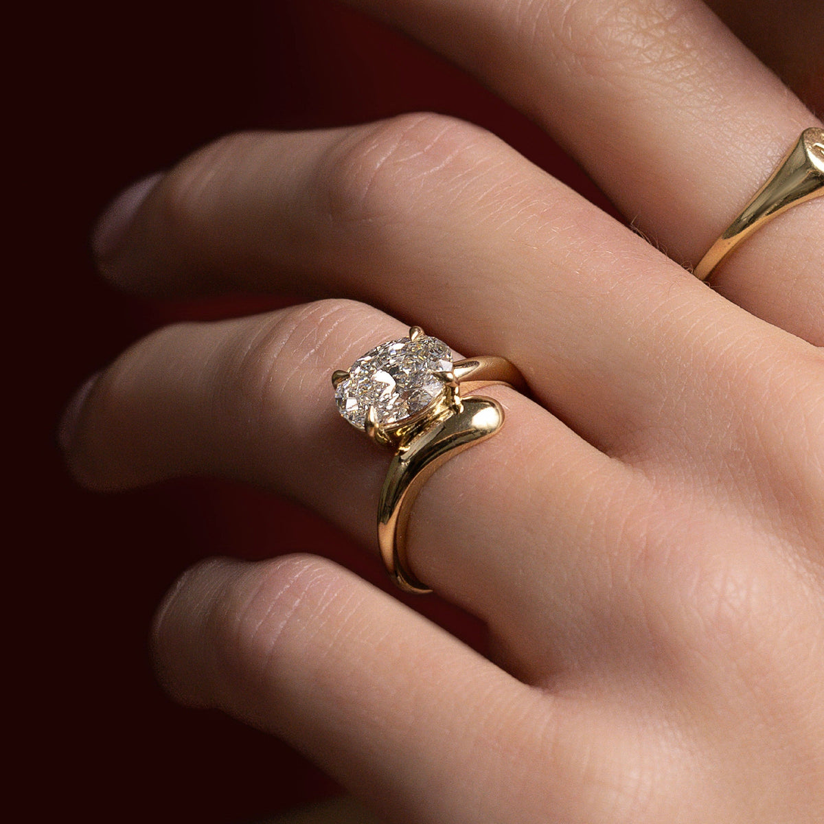 2 CT Oval: Solitaire Twisted Band Lab Grown Diamond Engagement Ring