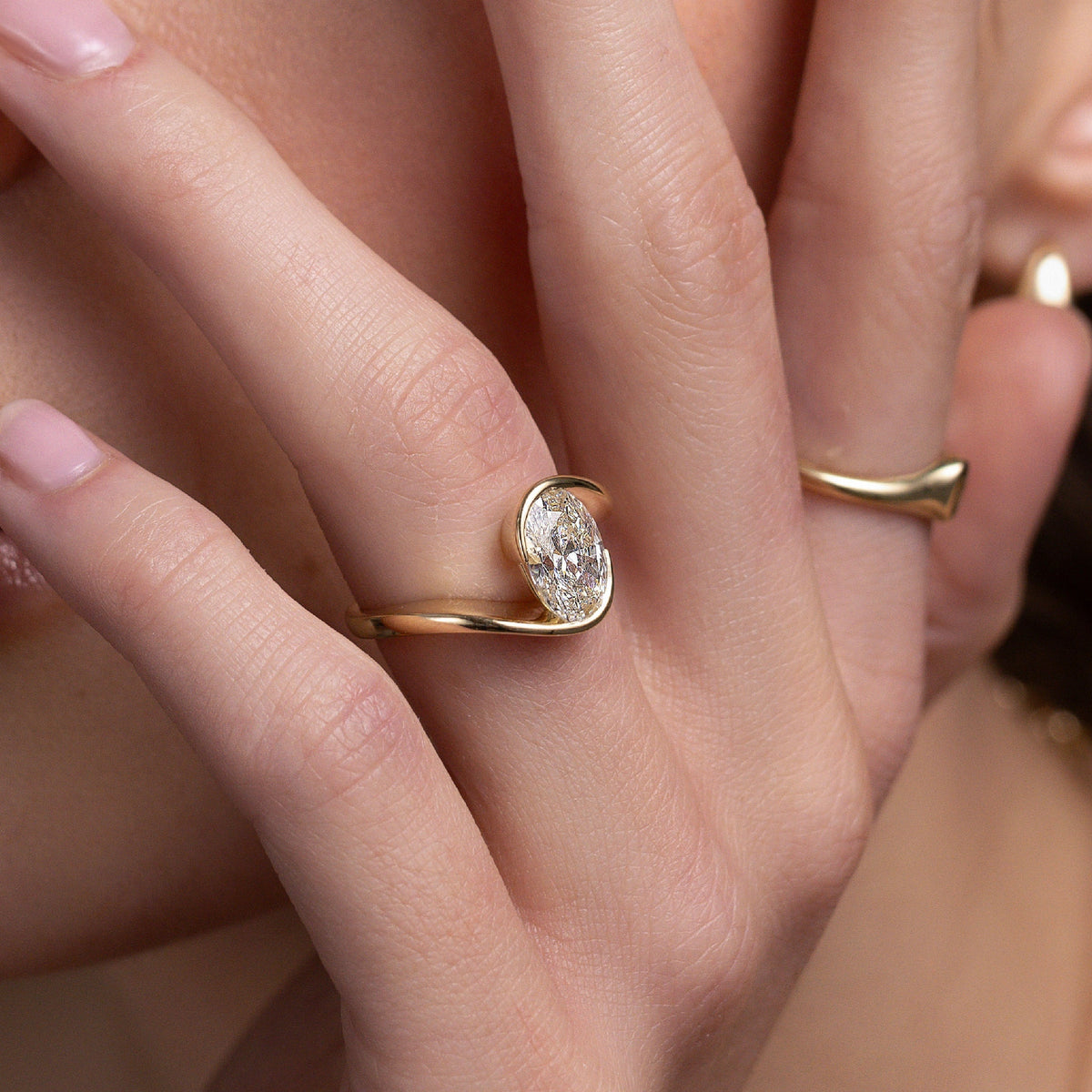 2 CT Oval: Solitaire Swirl Lab Grown Diamond