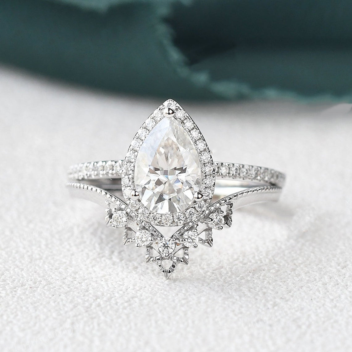 2.0 CT Pear Cut Halo Moissanite Bridal Ring Set