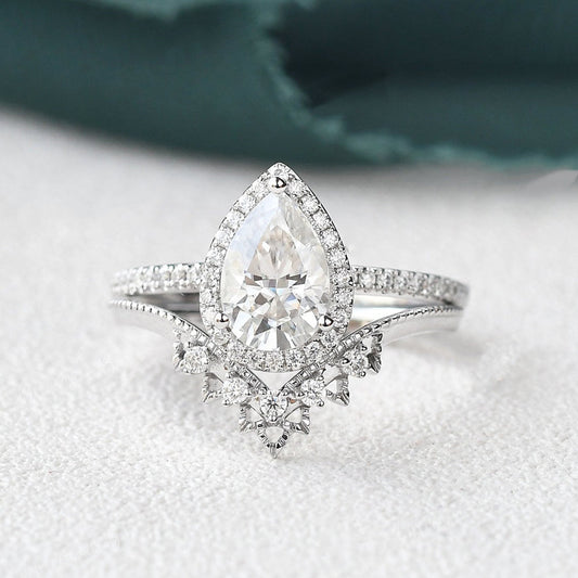 2.0 CT Pear Cut Halo Moissanite Bridal Ring Set