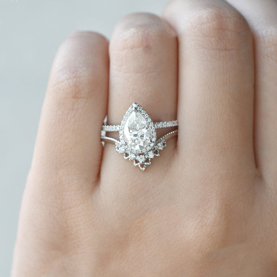 2.0 CT Pear Cut Halo Moissanite Bridal Ring Set