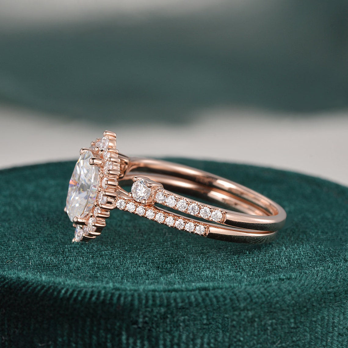 2.0 CT Oval Cut Halo Moissanite Bridal Ring Set