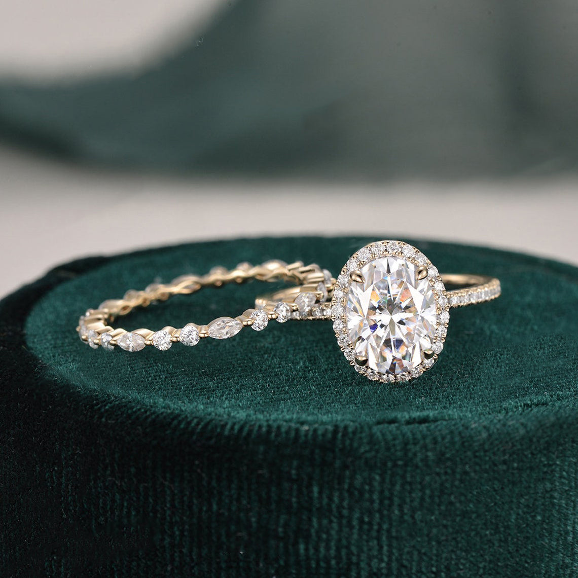 2.0 CT Oval Cut Halo Moissanite Bridal Ring Set