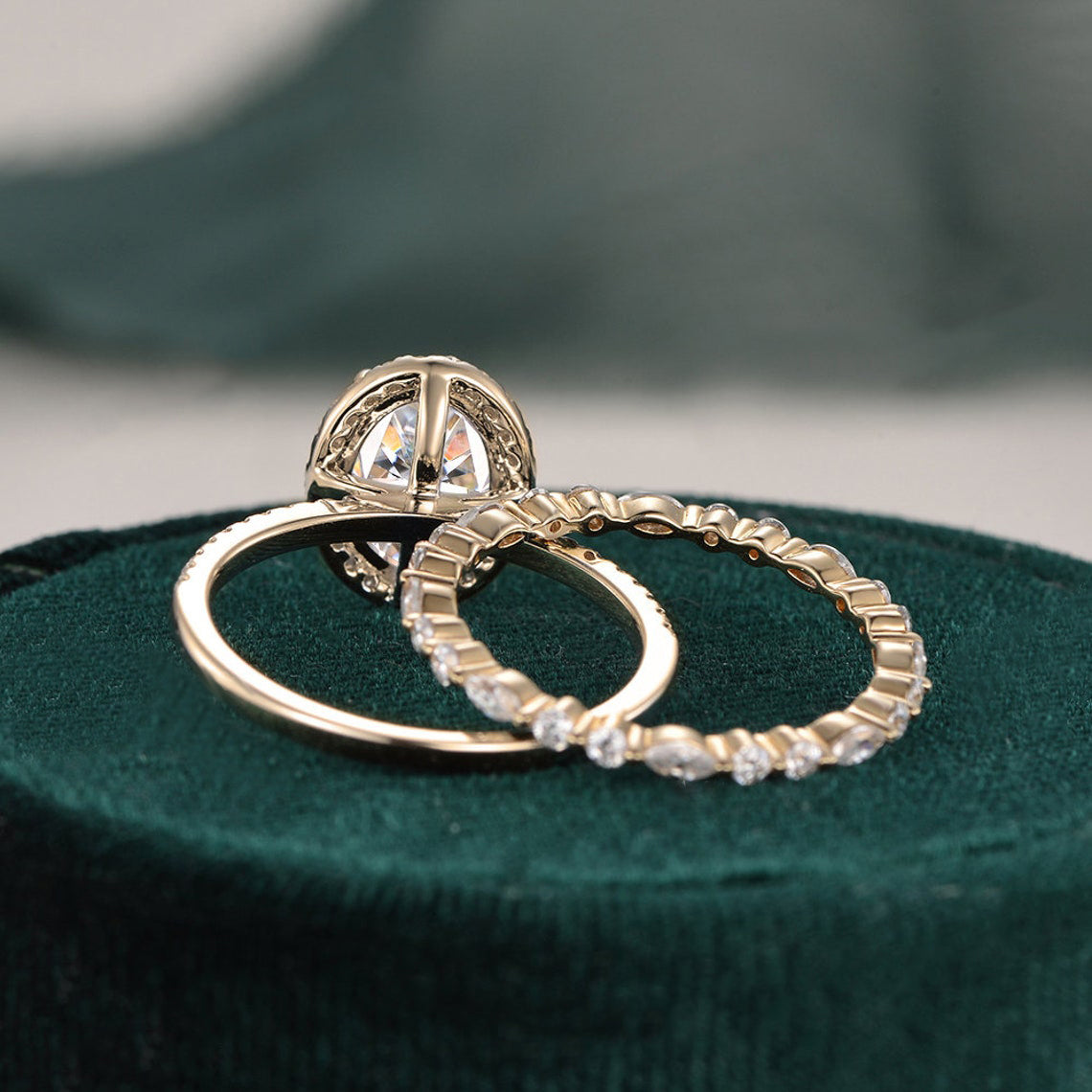 2.0 CT Oval Cut Halo Moissanite Bridal Ring Set