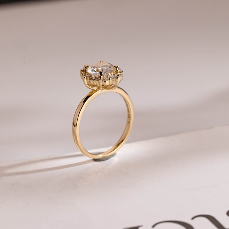 Stunning 0.5 - 1.5 CT Round Moissanite Engagement Ring With Halo Design 7