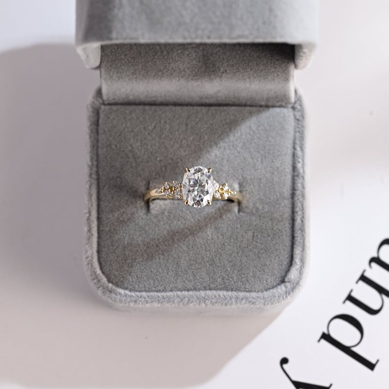 Stunning 1.0 - 2.0 CT Oval Moissanite Engagement Ring with Cluster Design 8