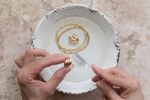 Avoid Using Toothpaste to Clean Gold