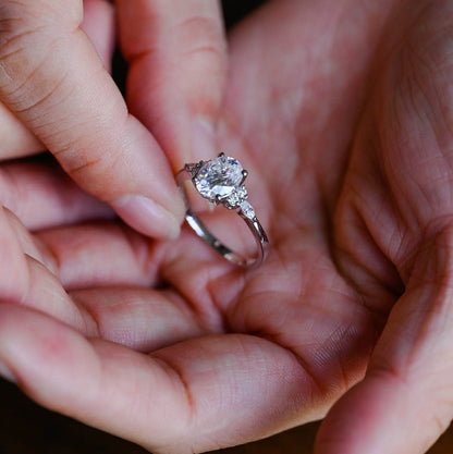 Stunning 1.0 - 2.0 CT Oval Moissanite Engagement Ring with Cluster Design 4