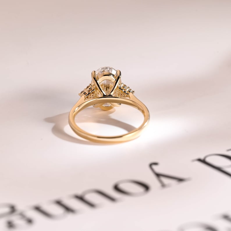 Stunning 1.0 - 2.0 CT Oval Moissanite Engagement Ring with Cluster Design 6