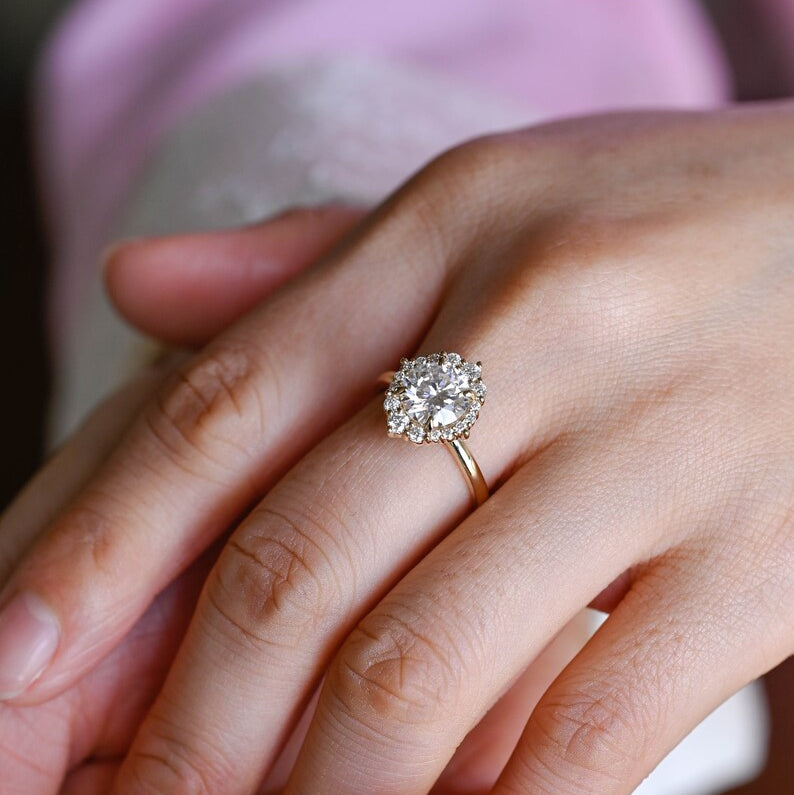 Stunning 0.5 - 1.5 CT Round Moissanite Engagement Ring With Halo Design 4