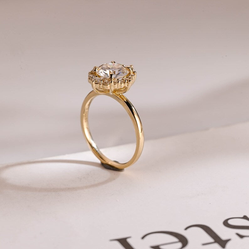 Stunning 0.5 - 1.5 CT Round Moissanite Engagement Ring With Halo Design 5