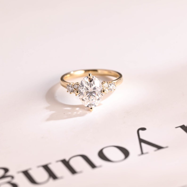 Stunning 1.0 - 2.0 CT Oval Moissanite Engagement Ring with Cluster Design 1