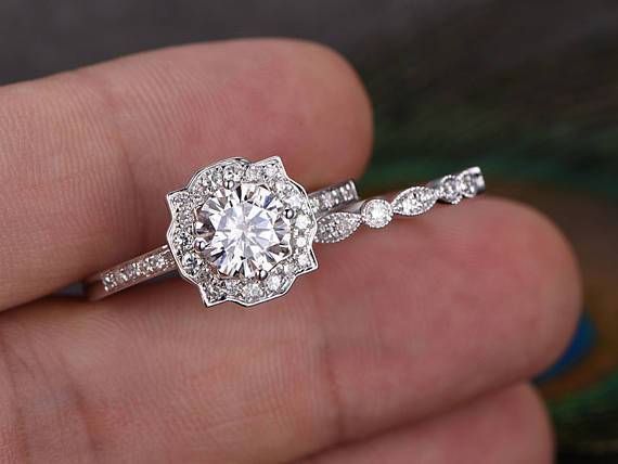 0.75 CT Round Vintage Style Moissanite Bridal Ring Set