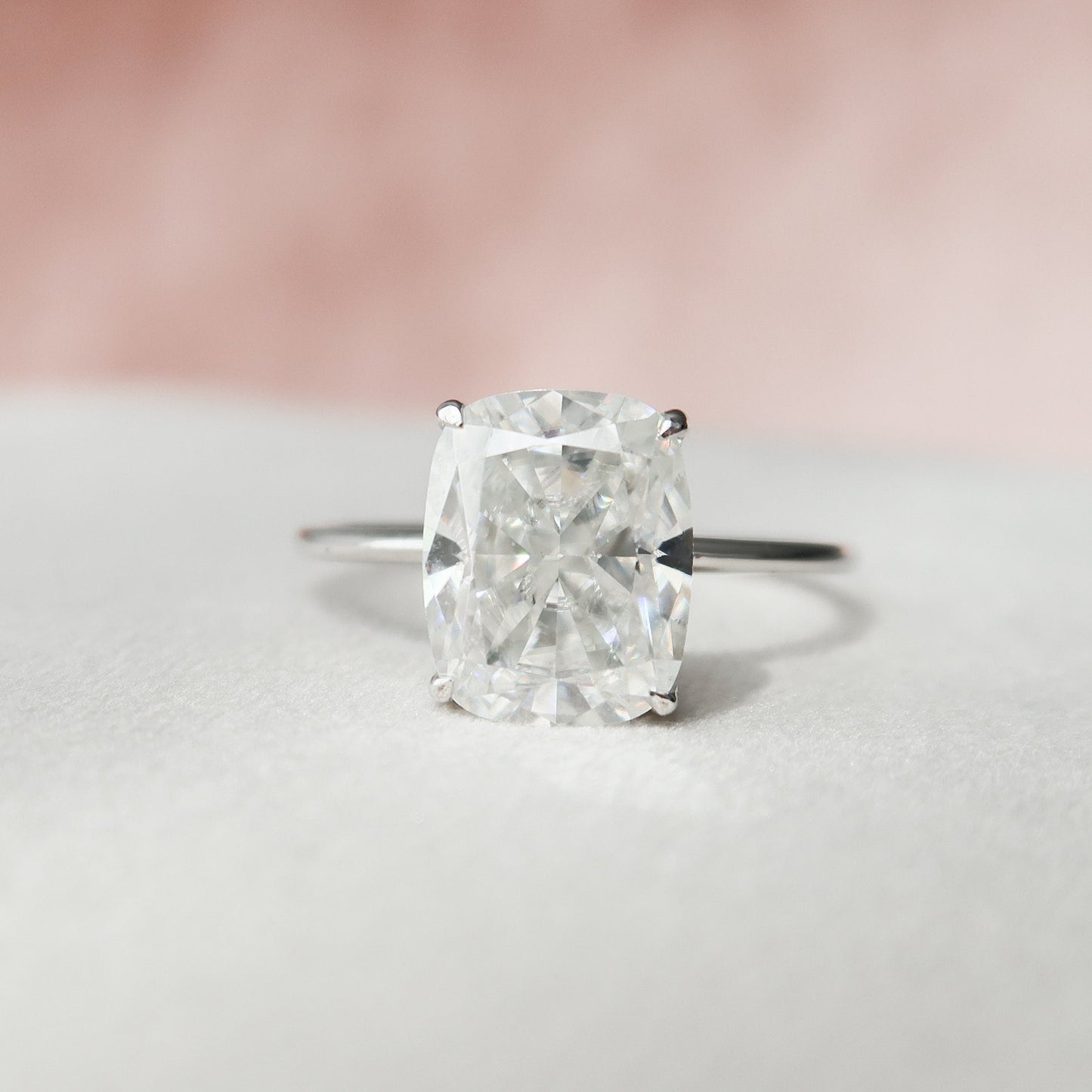 6.0 CT Cushion Cut Solitaire Solitaire Moissanite Engagement Ring